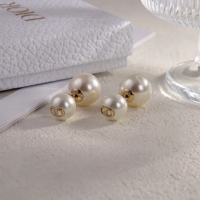 Dior Pearl Double-Sided Stud Earrings 4