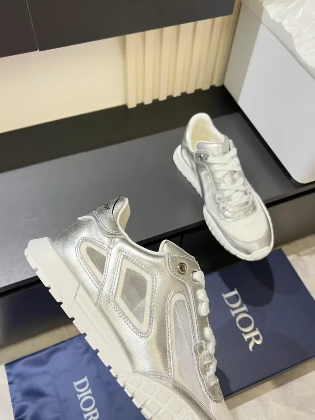 Dior Tênis Lifestyle Prata Branco Metálico Superior Sintético Sola de Borracha 3