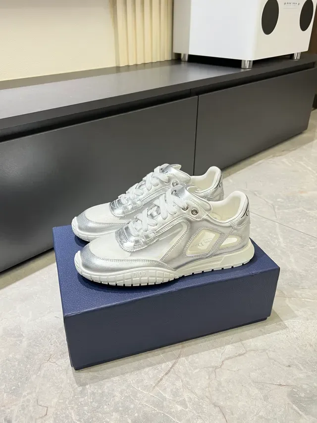 Dior Tênis Lifestyle Prata Branco Metálico Superior Sintético Sola de Borracha 5