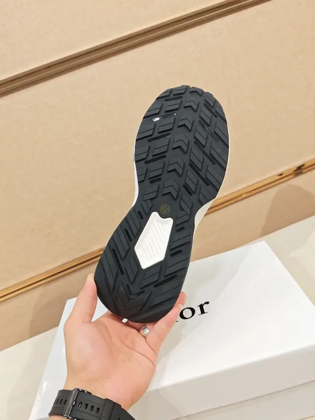 Dior Chaussures Lifestyle Blanc et Noir Upper Oblique Jacquard Semelle Chunky Stratifiée 2