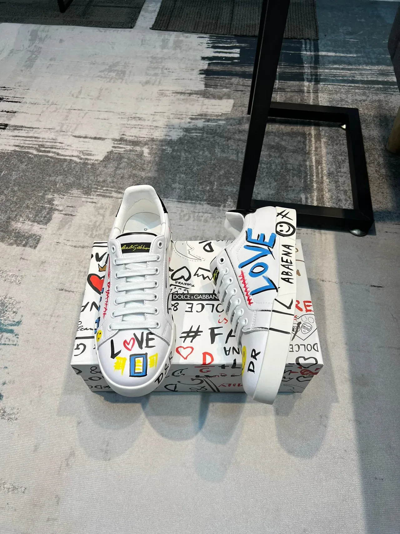 Dolce & Gabbana Graffiti-Print أحذية رياضية بيضاء للأسلوب الحياتي 4
