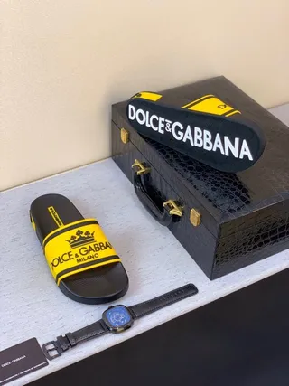 Dolce & Gabbana Portofino Noir Jaune logo audacieux sangle couronne emblème pantoufles 4