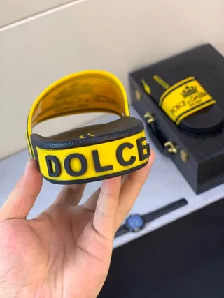 Dolce & Gabbana Portofino Noir Jaune logo audacieux sangle couronne emblème pantoufles 5