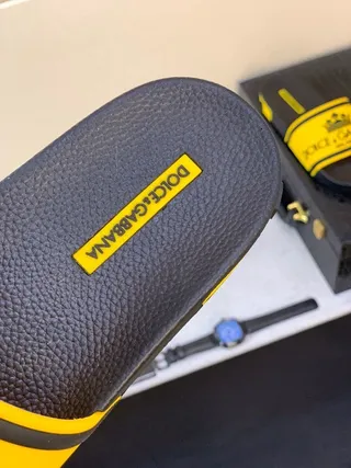 Dolce & Gabbana Portofino Noir Jaune logo audacieux sangle couronne emblème pantoufles 8