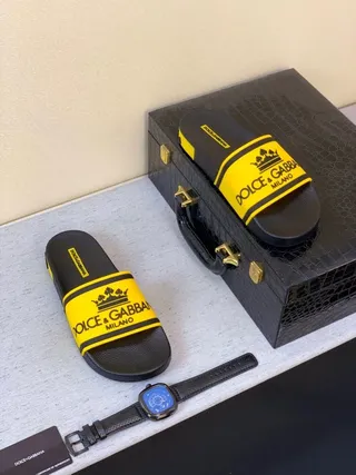 Dolce & Gabbana Portofino Noir Jaune logo audacieux sangle couronne emblème pantoufles 9