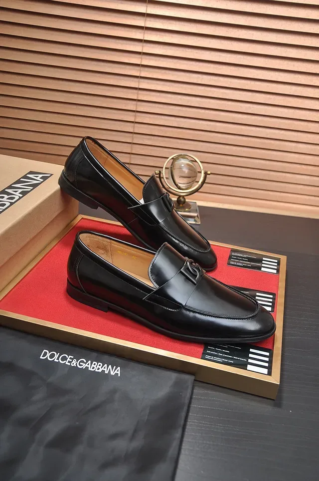 Dolce & Gabbana Portofino Negro Beige Cuero Patent Brillante Correa Metálica Logo DG Mocasín 5