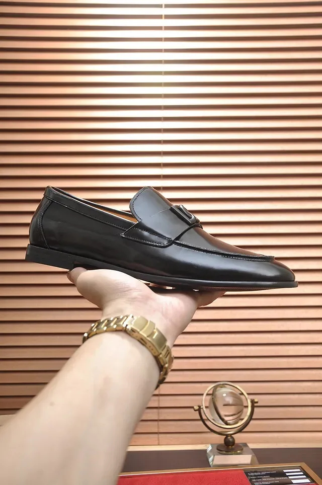 Dolce & Gabbana Portofino Negro Beige Cuero Patent Brillante Correa Metálica Logo DG Mocasín 7