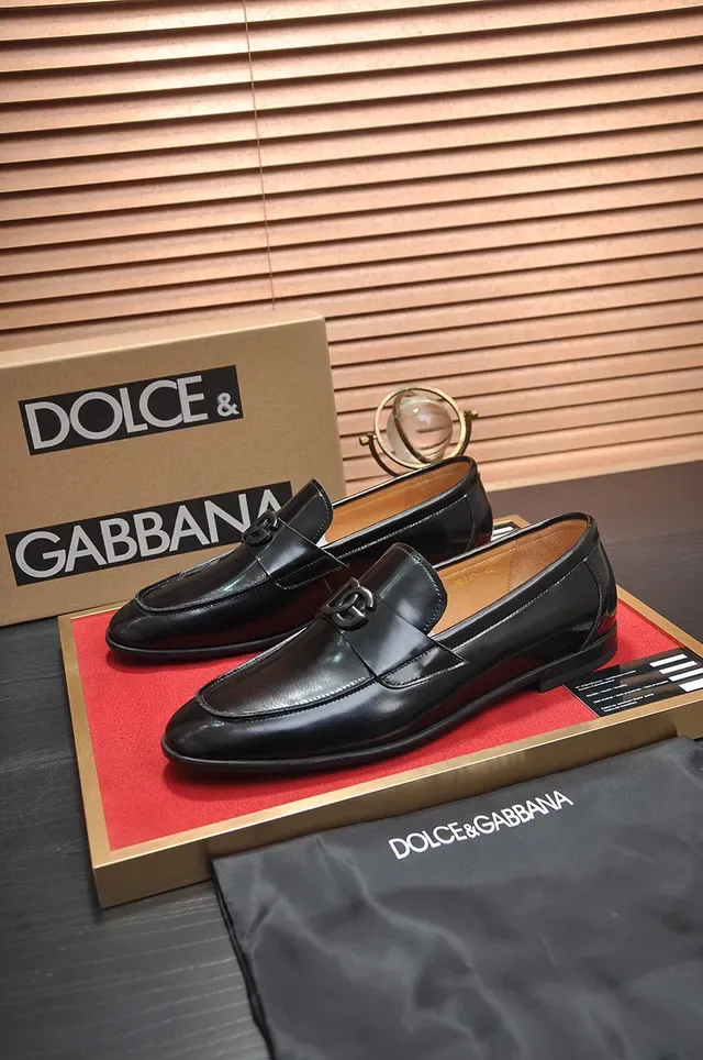 Dolce & Gabbana Portofino Negro Beige Cuero Patent Brillante Correa Metálica Logo DG Mocasín 8