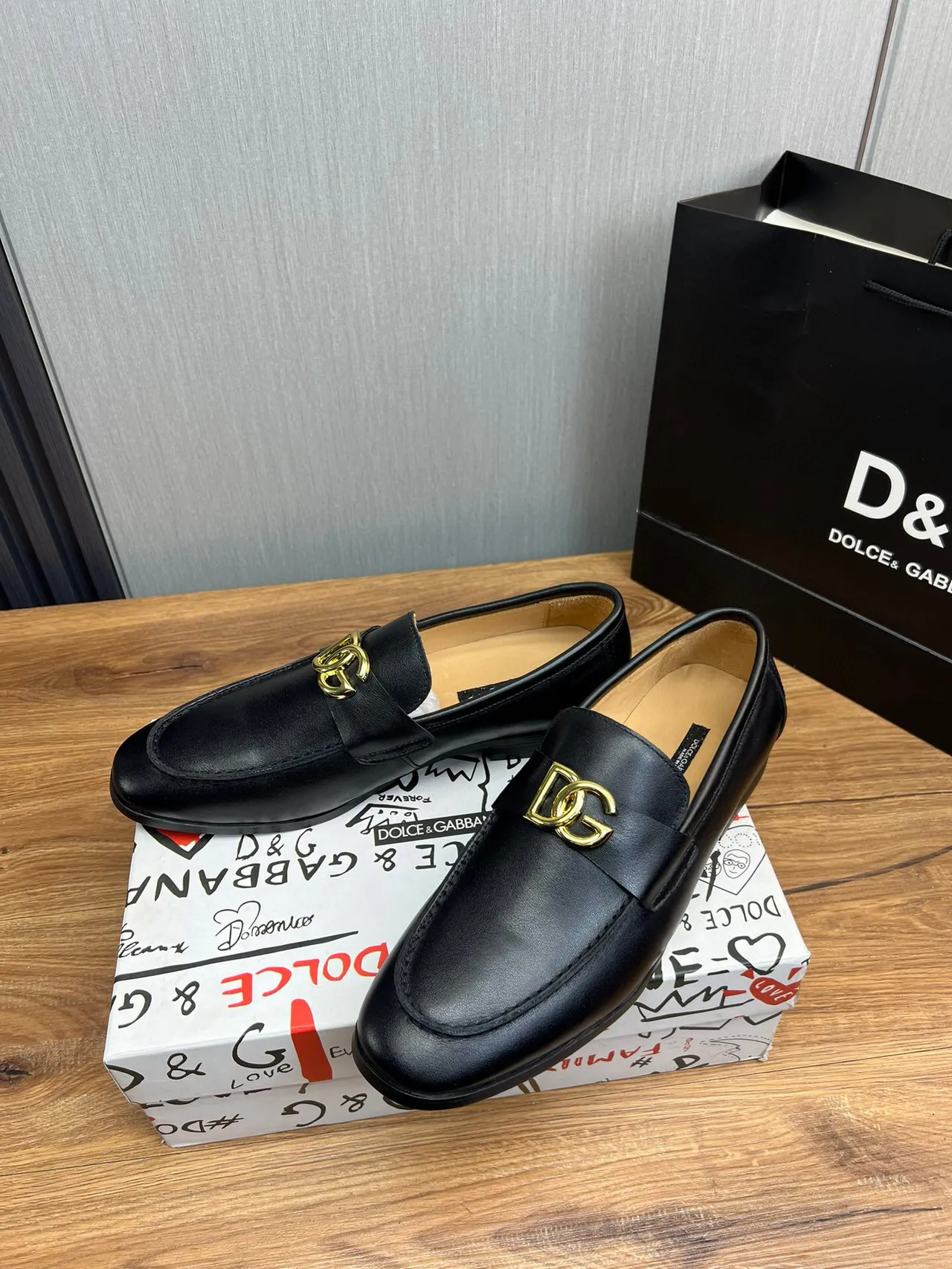 Dolce & Gabbana Portofino Cuir Noir Doré Agrafe Logo Loafer 3