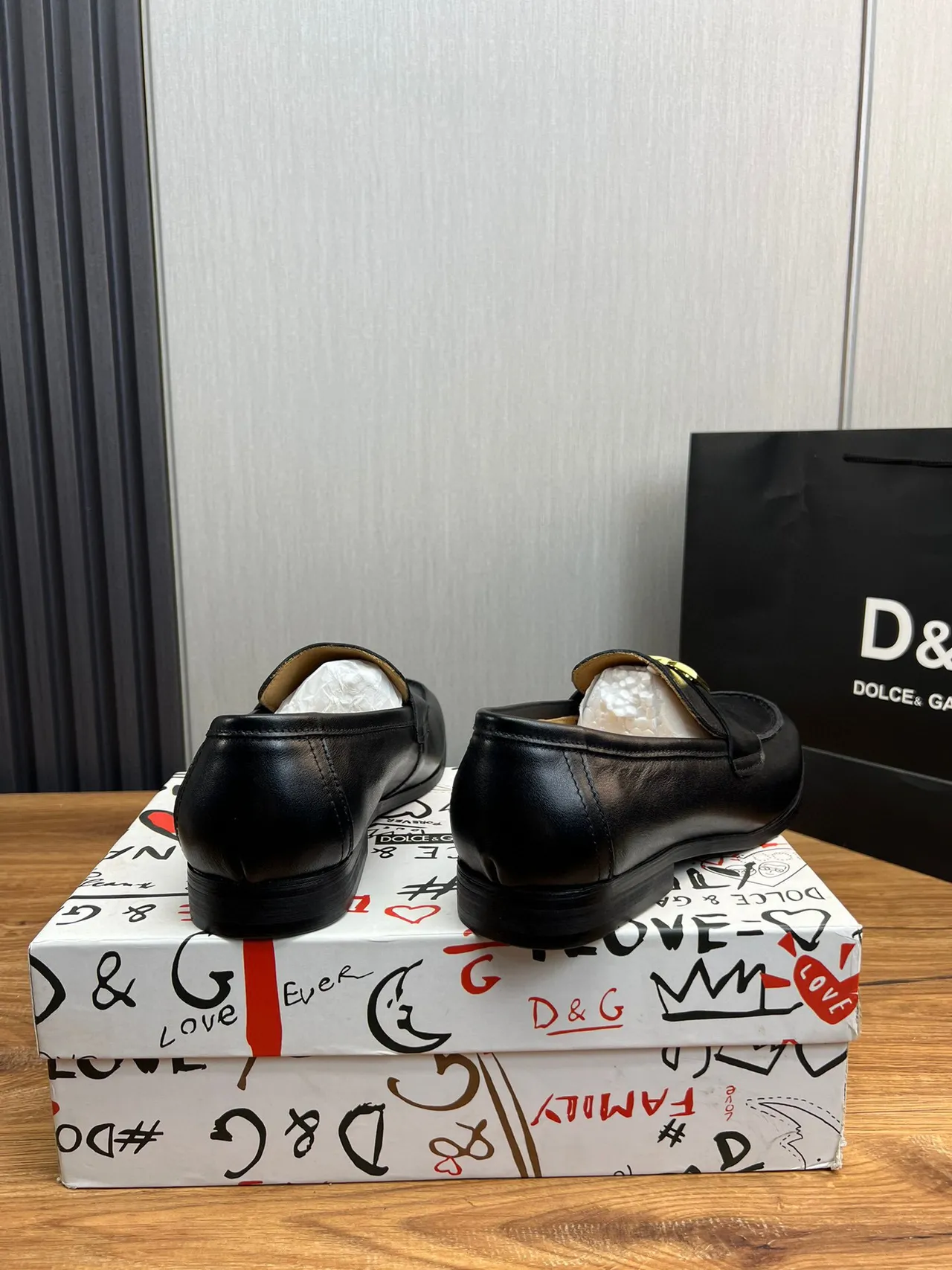 Dolce & Gabbana Portofino Cuir Noir Doré Agrafe Logo Loafer 4