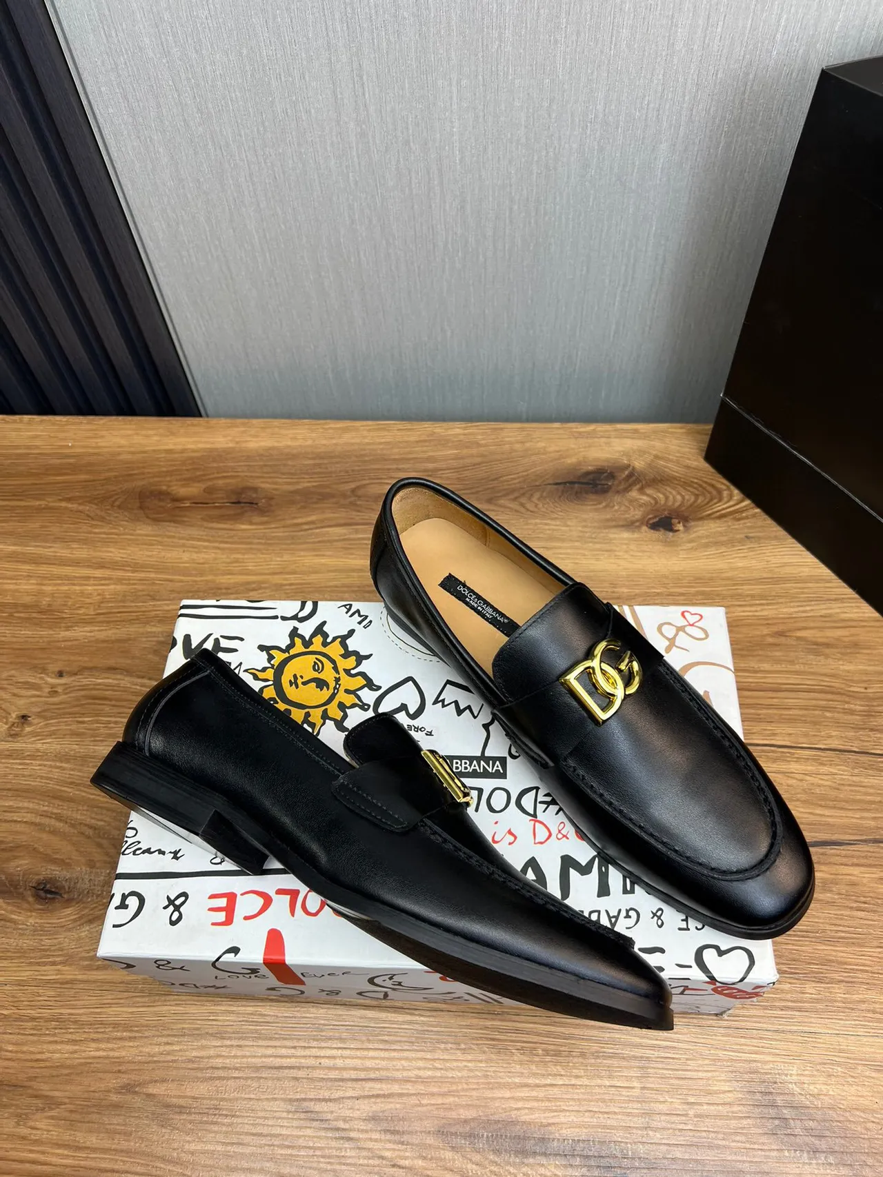 Dolce & Gabbana Portofino Cuir Noir Doré Agrafe Logo Loafer 5