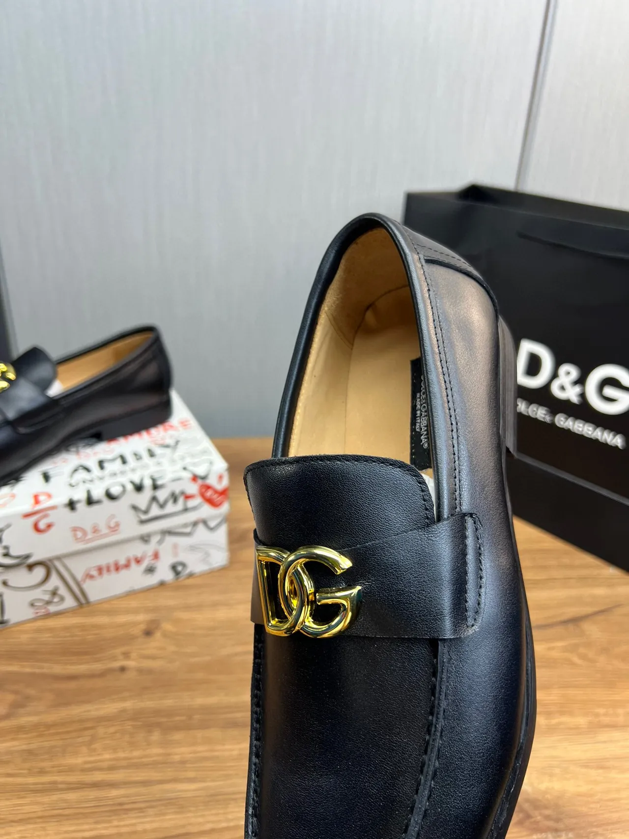 Dolce & Gabbana Portofino Cuir Noir Doré Agrafe Logo Loafer 7