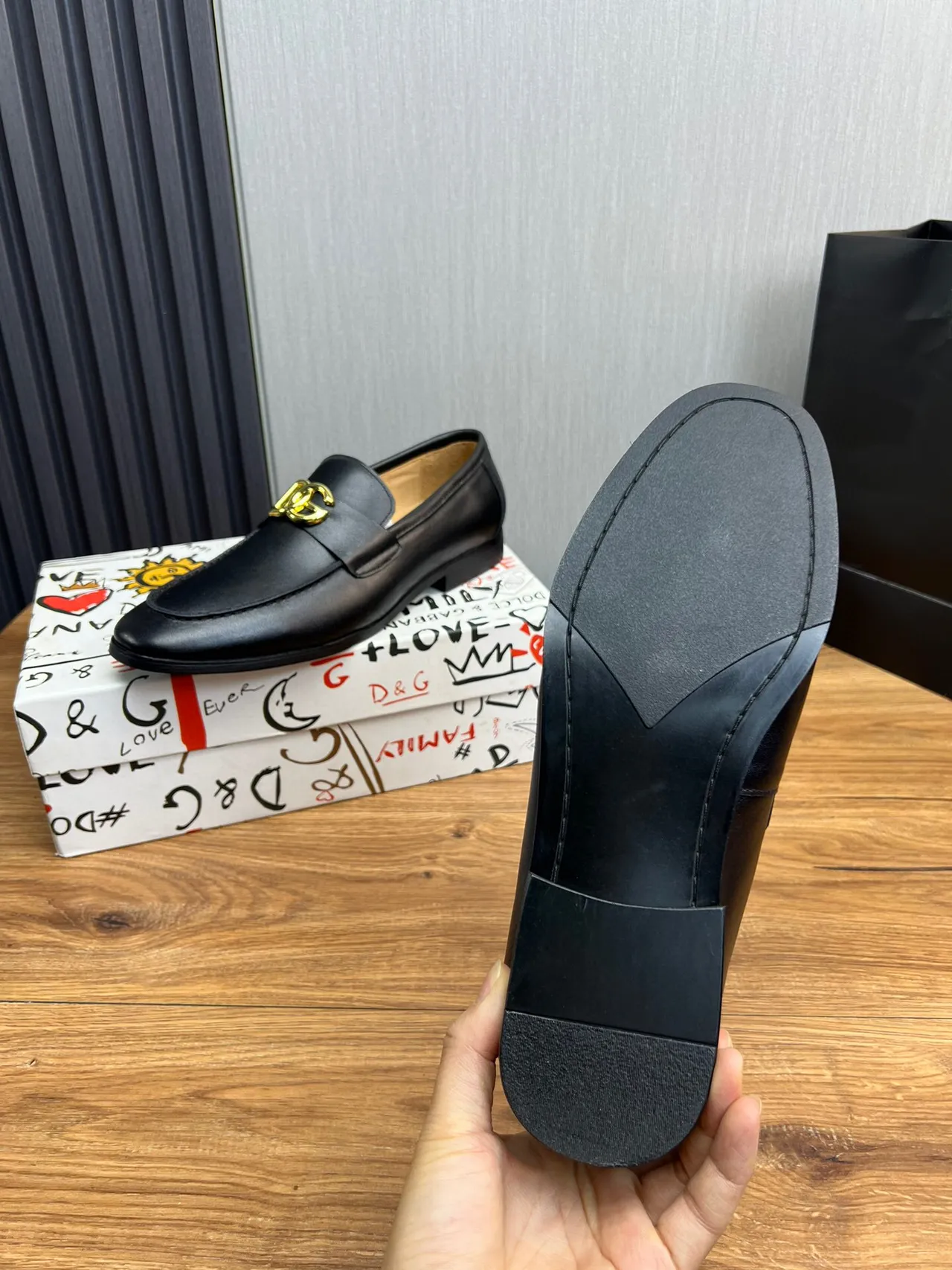 Dolce & Gabbana Portofino Cuir Noir Doré Agrafe Logo Loafer 8