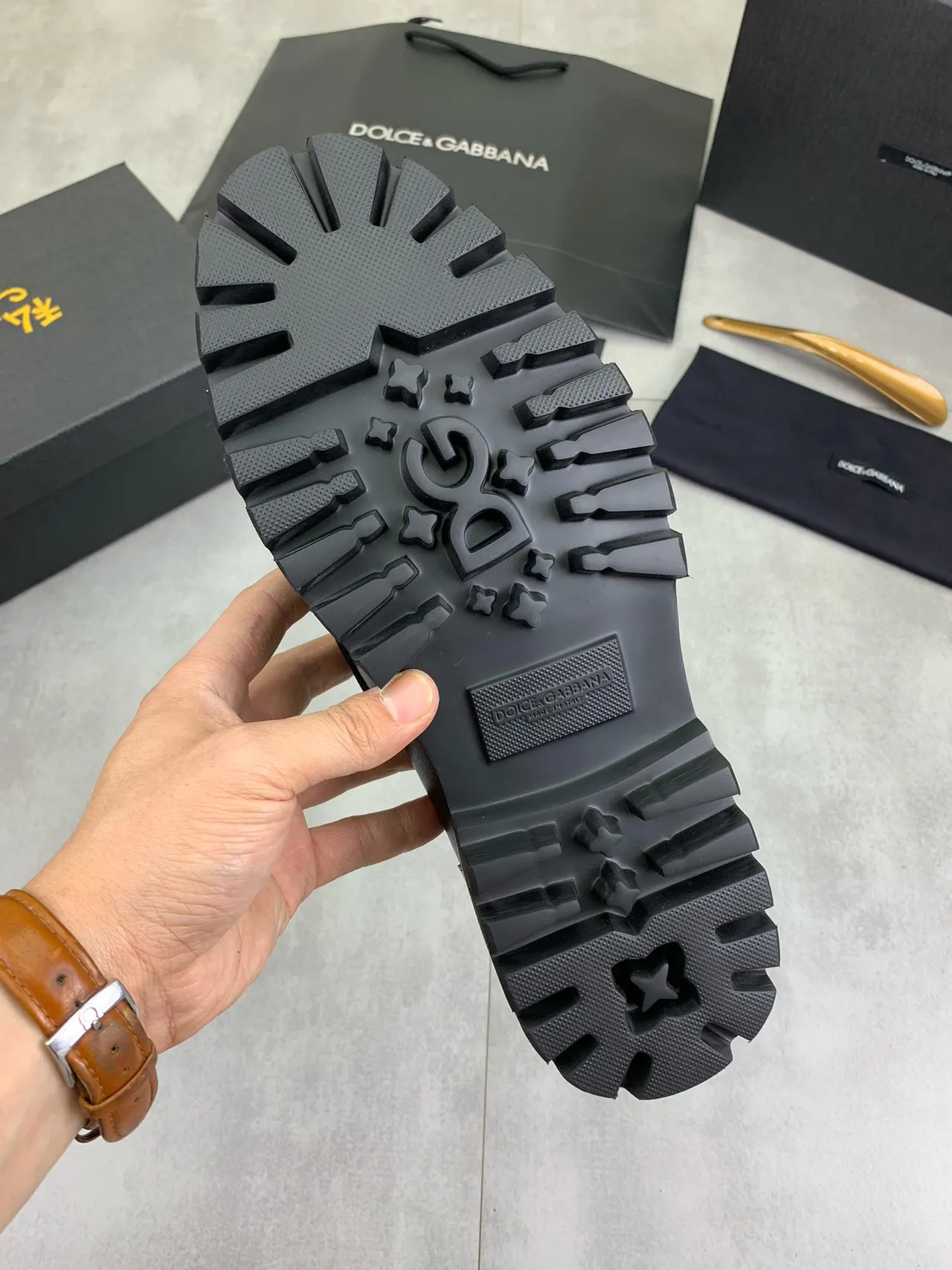 Dolce & Gabbana Portofino noir doré cuir plaque loafers 4