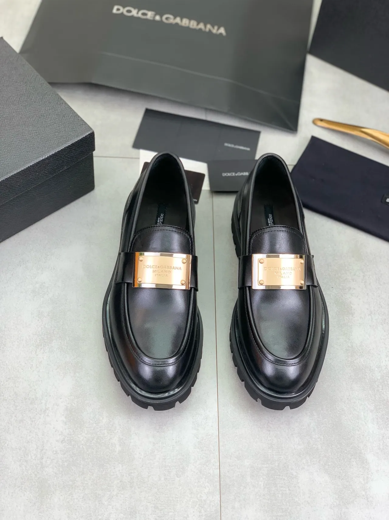 Dolce & Gabbana Portofino noir doré cuir plaque loafers 5