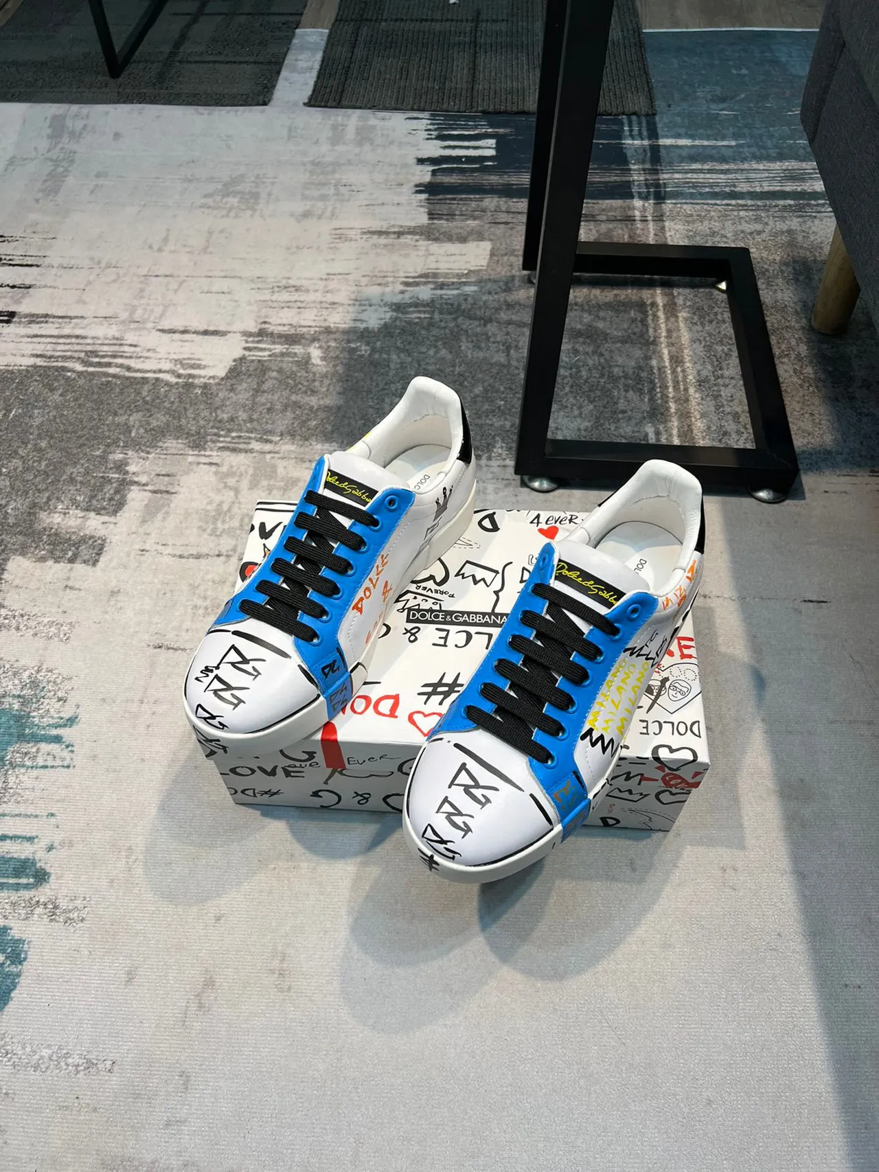 Dolce & Gabbana Portofino Graffiti-Print White Blue Multicolor Chaussures lifestyle 5