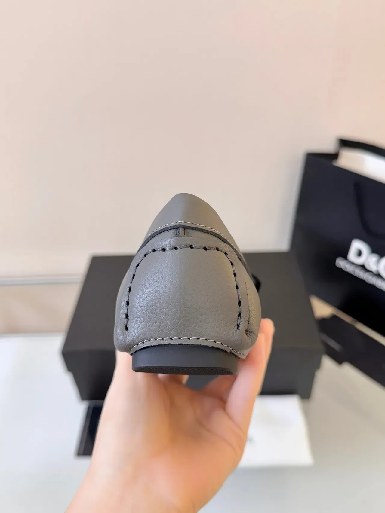 Dolce & Gabbana Portofino Moc-Toe Loafer en cuir gris et noir 4