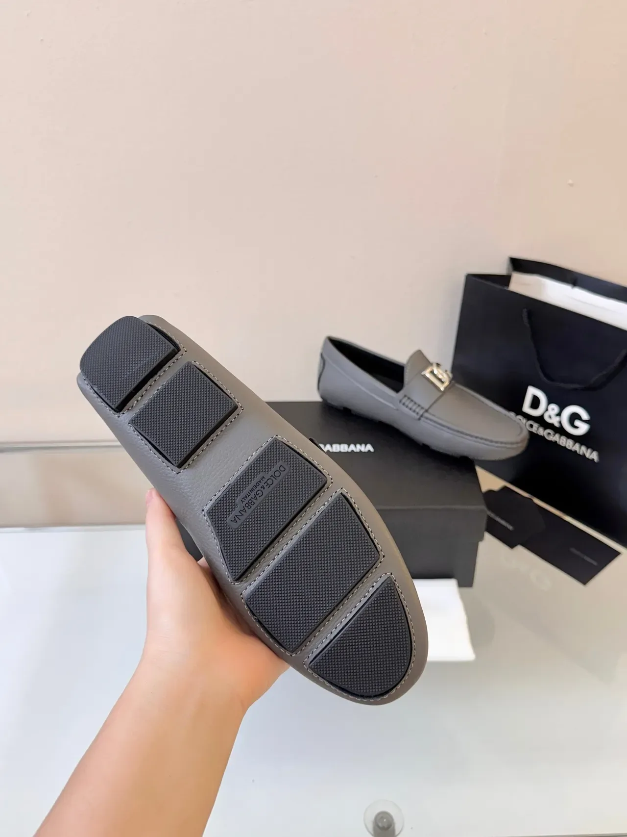 Dolce & Gabbana Portofino Moc-Toe Loafer en cuir gris et noir 5