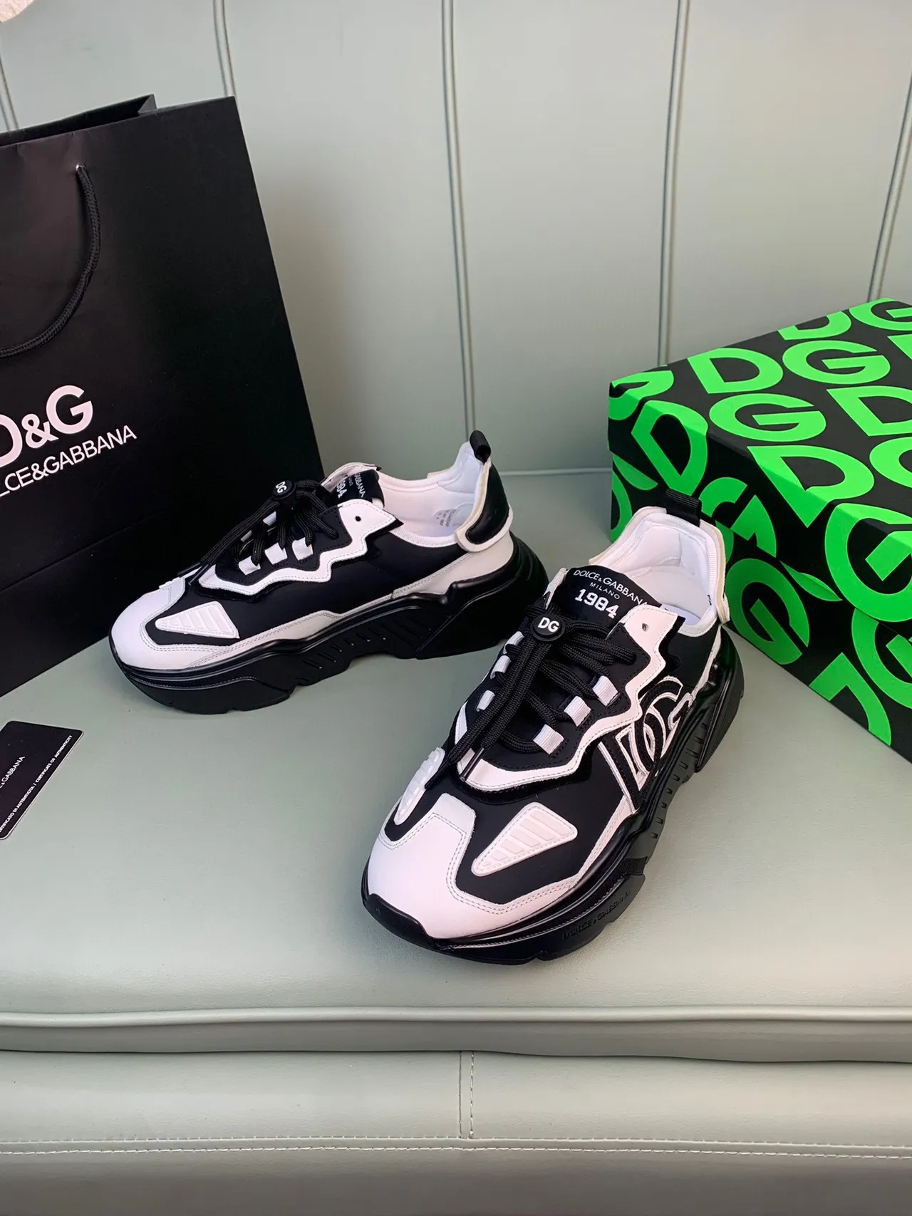 Dolce & Gabbana Track Trainer أحذية رياضية سوداء وبيضاء سميكة 8