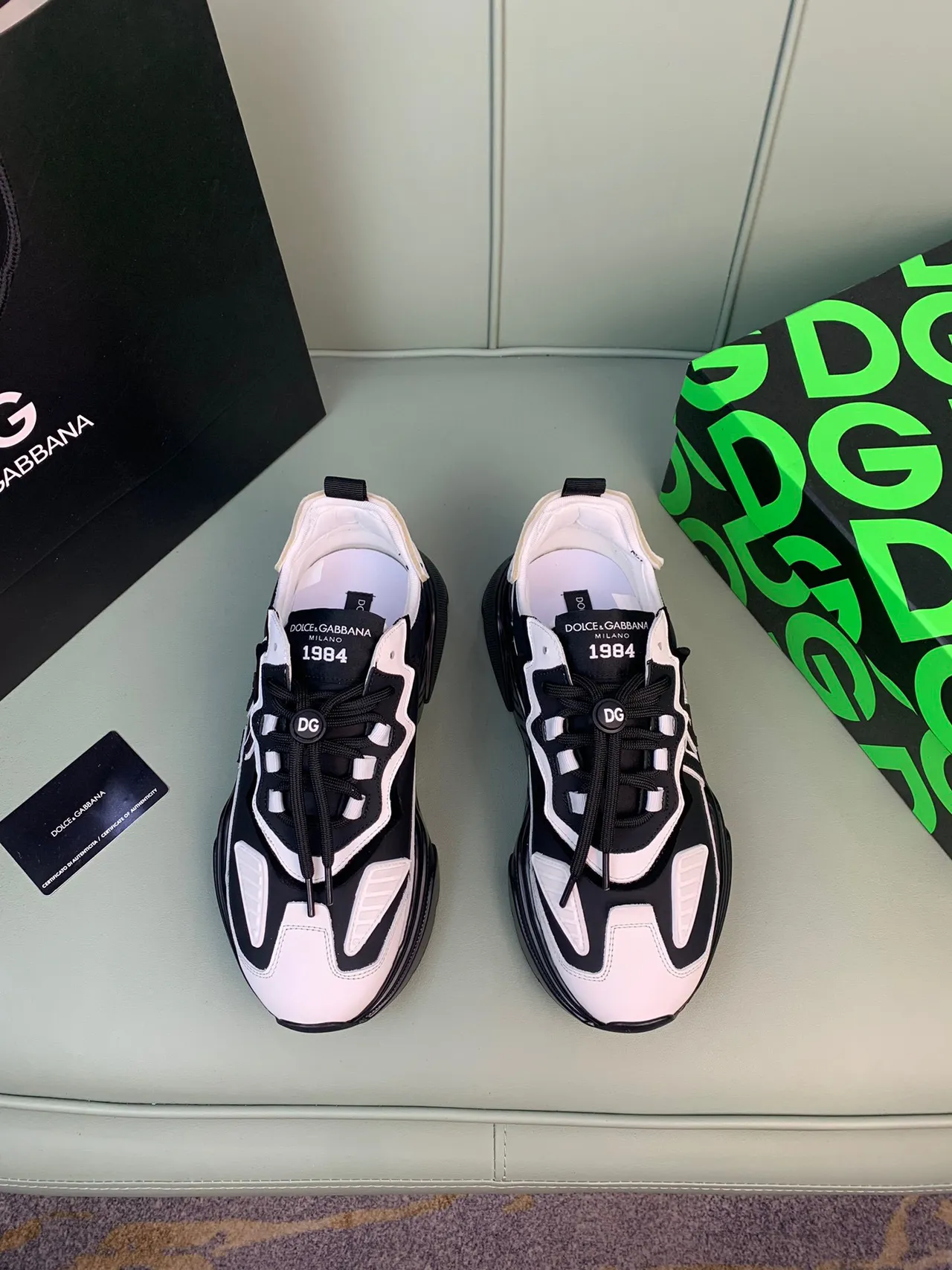 Dolce & Gabbana Track Trainer أحذية رياضية سوداء وبيضاء سميكة 9