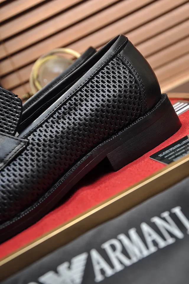Emporio Armani Noir Or Cuir Perforé Boucle Métal Aigle Loafer 2