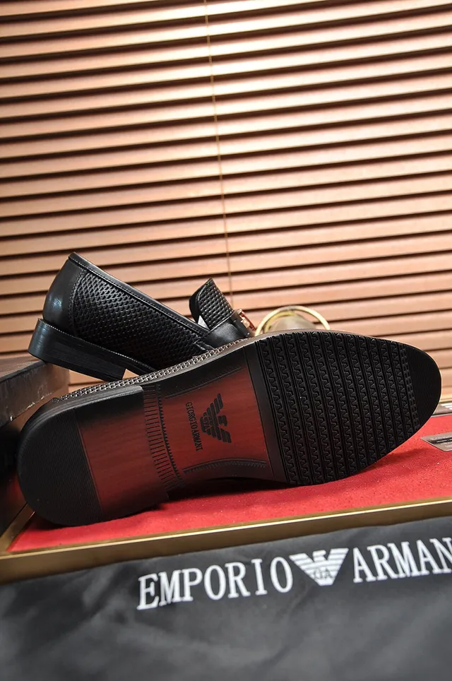 Emporio Armani Noir Or Cuir Perforé Boucle Métal Aigle Loafer 4