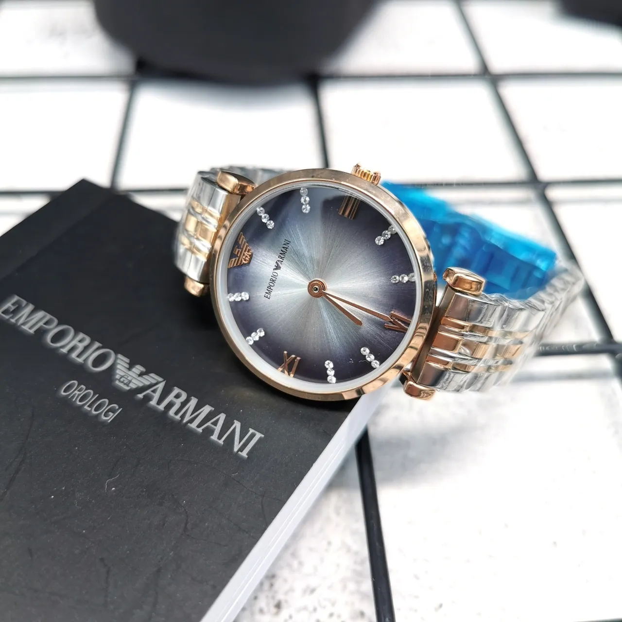 Emporio Armani Blue Gold Relógio com caixa redonda, pulseira de metal bi-ton e quartzo 5
