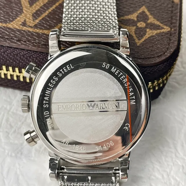 Emporio Armani Chronographe Cadran noir Bracelet maille argentée Montre mécanique 10