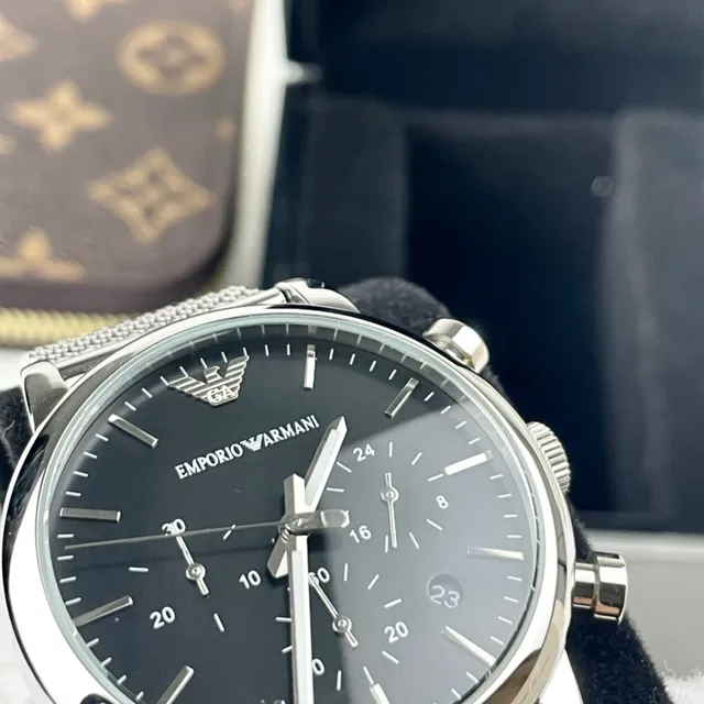 Emporio Armani Chronographe Cadran noir Bracelet maille argentée Montre mécanique 12