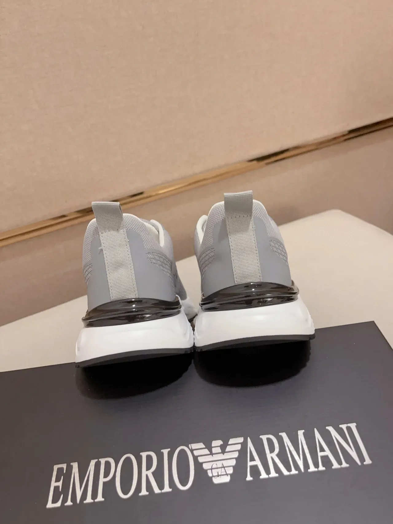 Emporio Armani EA Run Gris Blanc upper en maille et synthétique semelle sculptée baskets lifestyle 8
