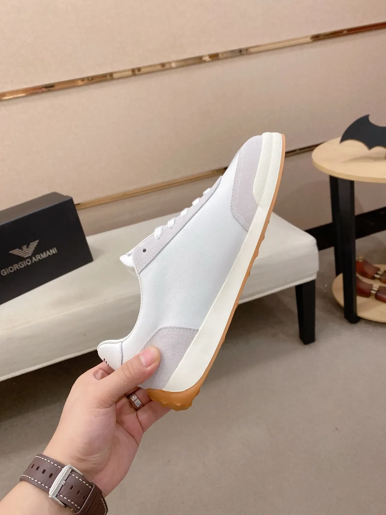 Emporio Armani حذاء رياضي أبيض رمادي منخفض الارتفاع من السويد والجلد بانيل أسلوب الحياة 5