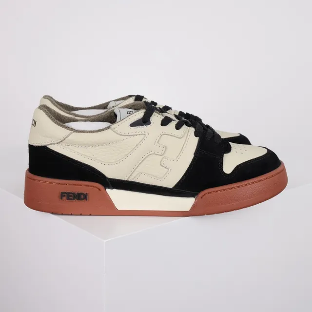Fendi بيج أسود بناء غير متماثل لوحة بناء جلد كريمي ومخمل مقارنة حذاء أسلوب حياة 3