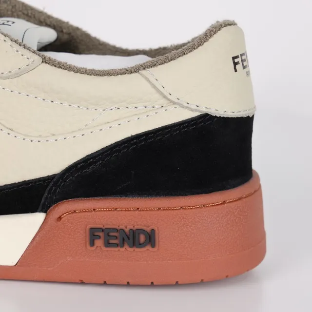 Fendi بيج أسود بناء غير متماثل لوحة بناء جلد كريمي ومخمل مقارنة حذاء أسلوب حياة 4