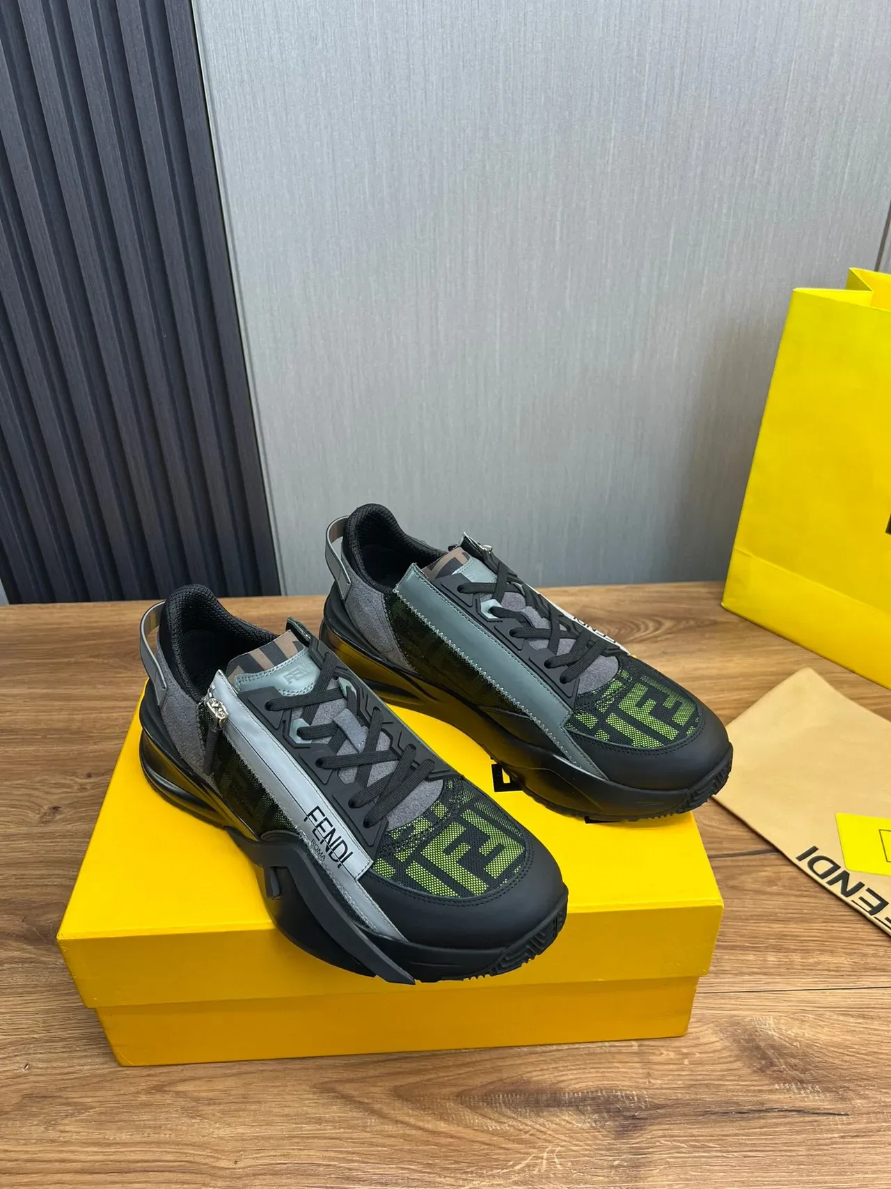 Fendi Chaussures Lifestyle en Maille Semelle Chunky Noir Vert Monogramme FF 2