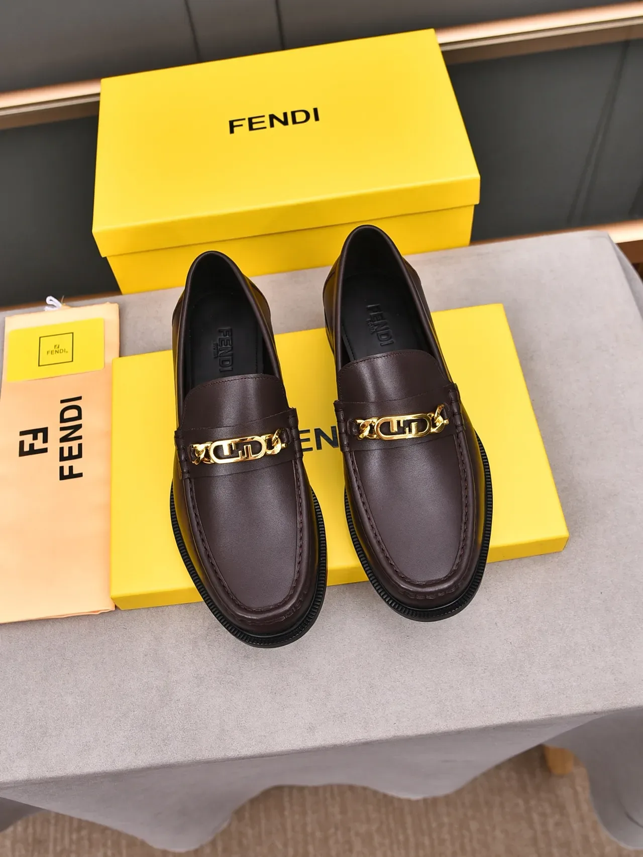 Fendi FF Chain Mocassins Marron Cuir Doré Hardware 3