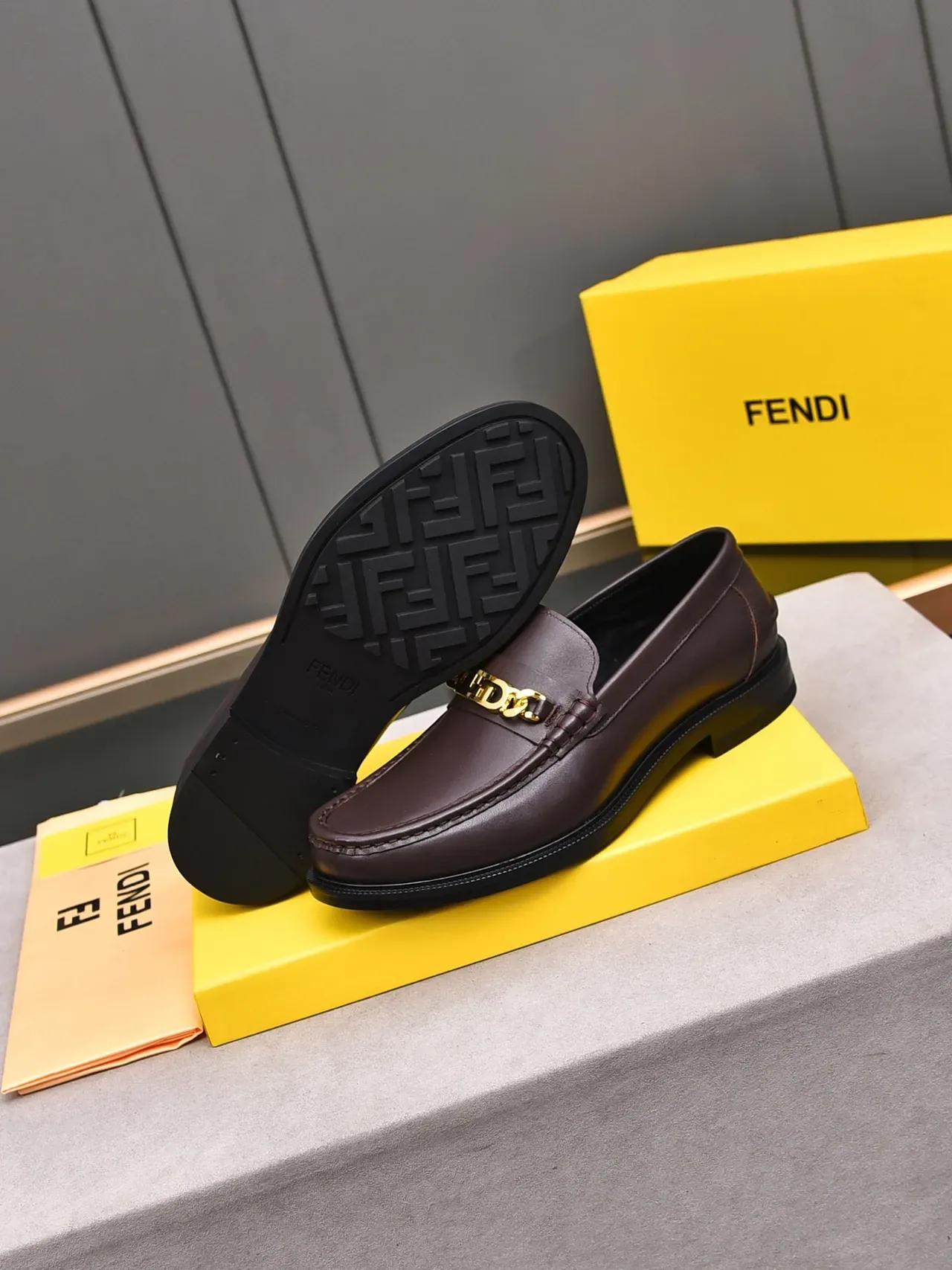 Fendi FF Chain Mocassins Marron Cuir Doré Hardware 4
