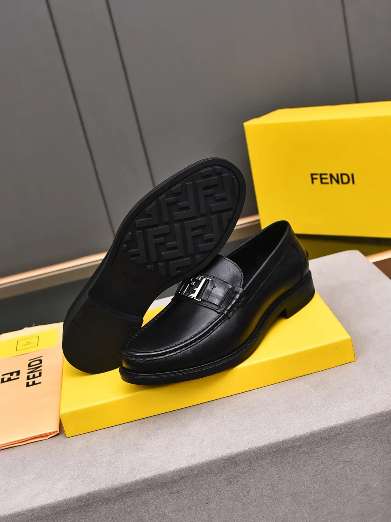 Fendi FF Loafer Cuir Noir Penny Loafer 4