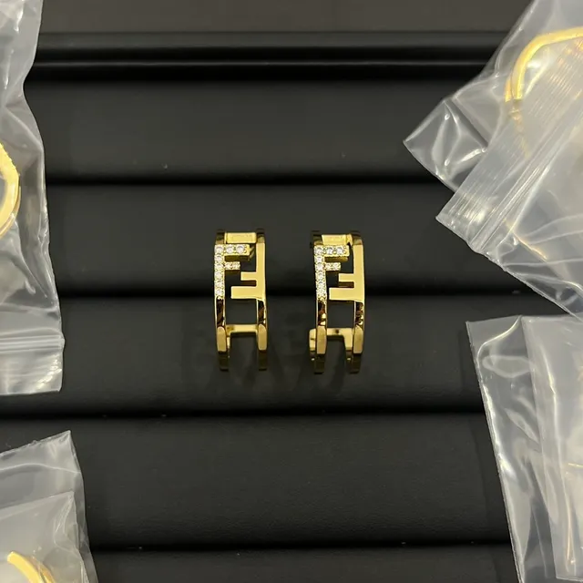 Fendi FF Logo Brincos dourados geométricos com bisagra de aro 2