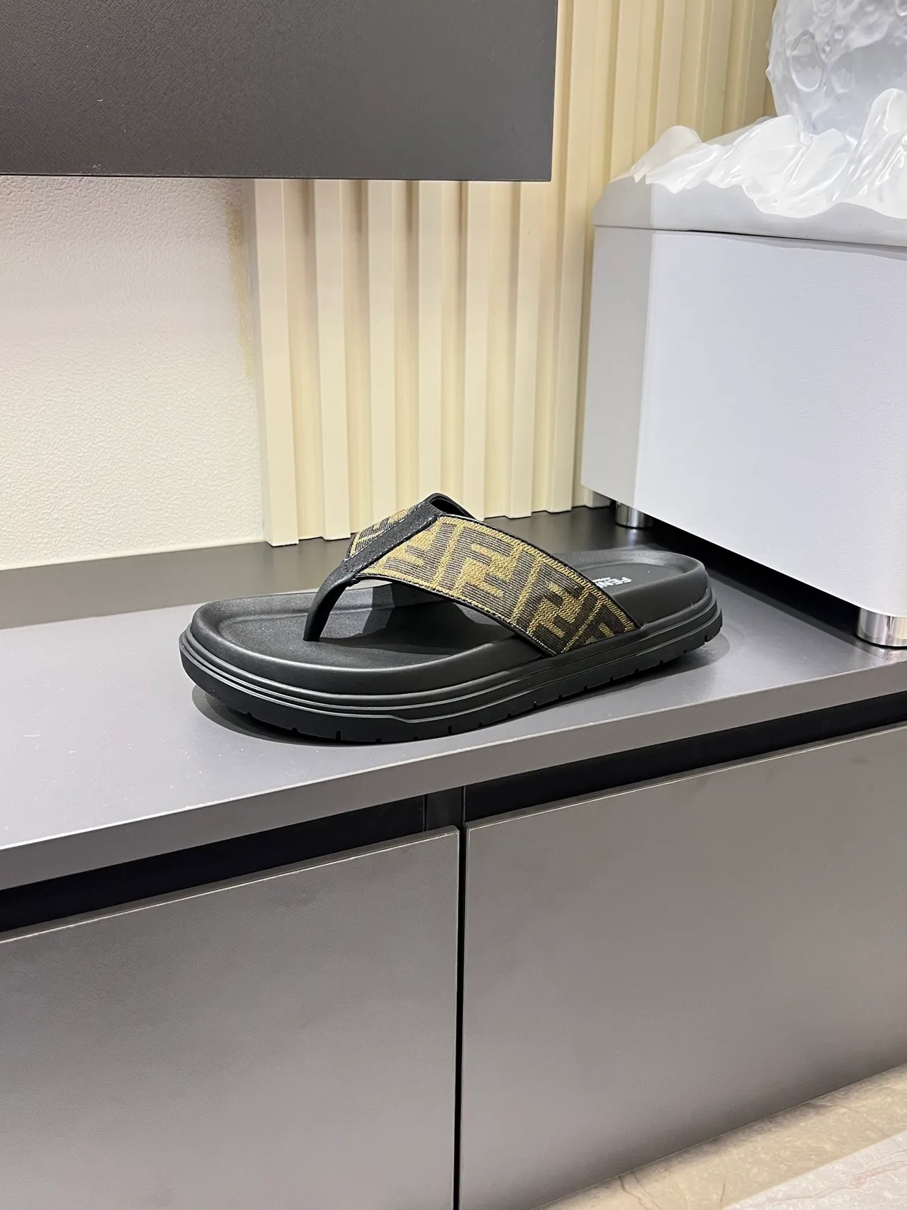 芬迪 FF Logo 夹趾 黑米色 厚底鞋底 印花提花带 拖鞋 5