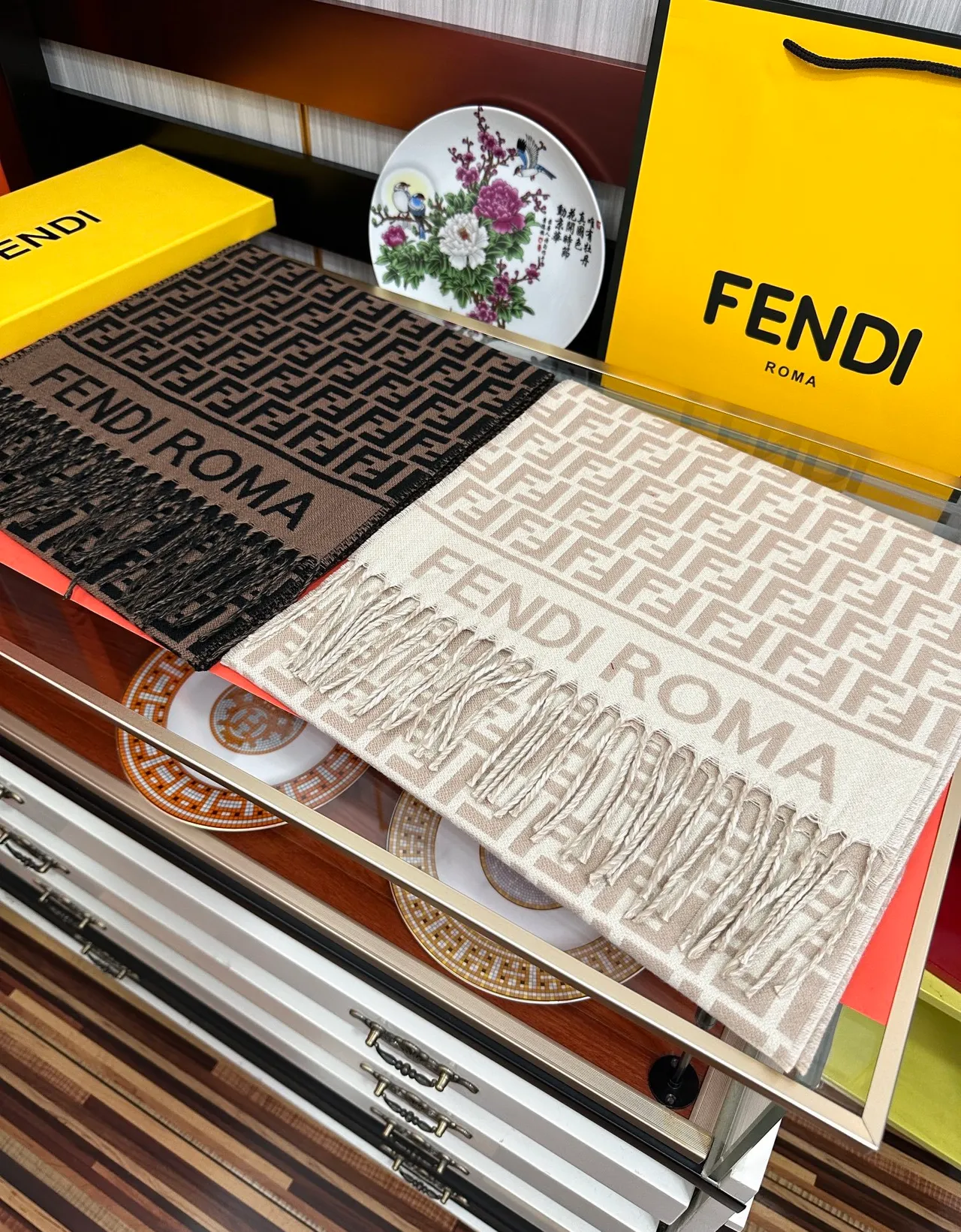 Fendi FF Monogram Écharpe Beige et Noir en Cachemire 3