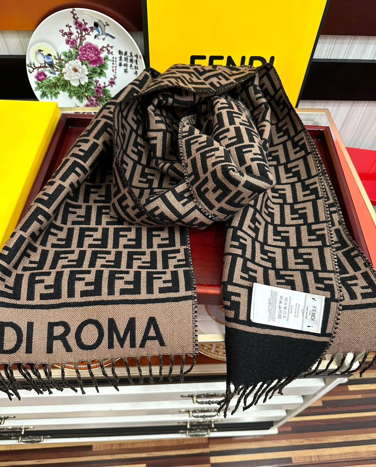 Fendi FF Monogram Écharpe Beige et Noir en Cachemire 5
