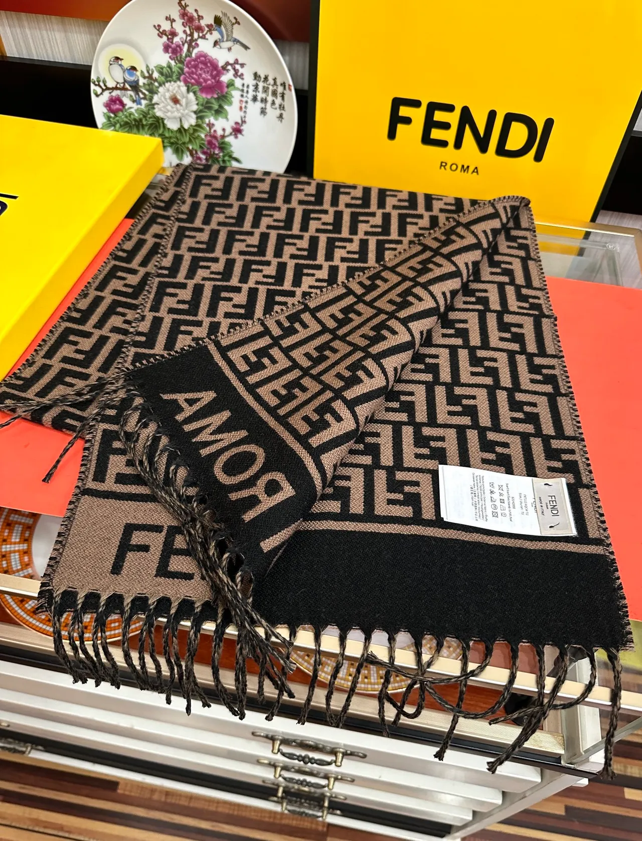 Fendi FF Monogram Écharpe Beige et Noir en Cachemire 6