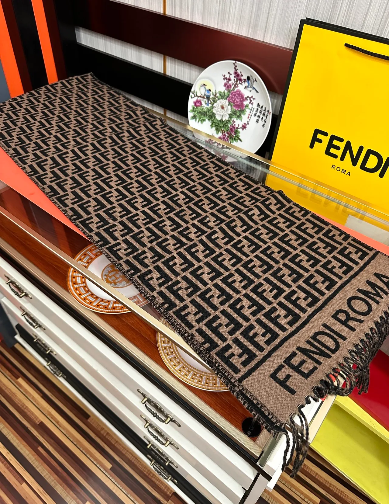 Fendi FF Monogram Écharpe Beige et Noir en Cachemire 7