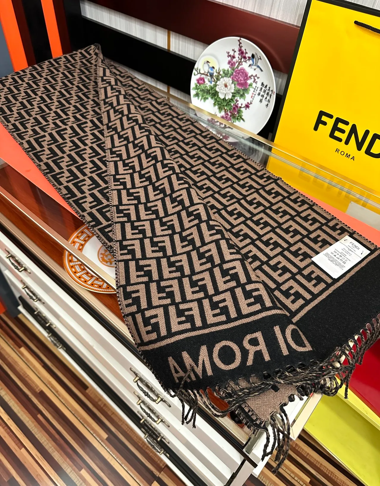 Fendi FF Monogram Écharpe Beige et Noir en Cachemire 8