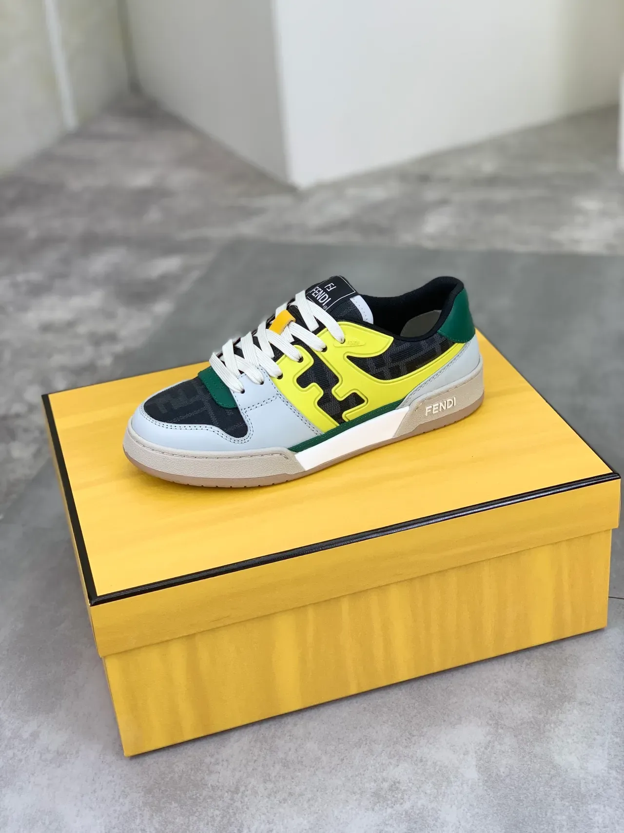 Fendi First Monogrammé Chaussures Lifestyle en Tissu et Cuir 5