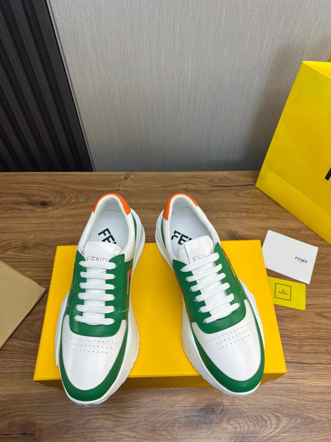 Fendi Verde Branco Sola Esculpida Couro E Superior Perforado Tênis Chunky 2
