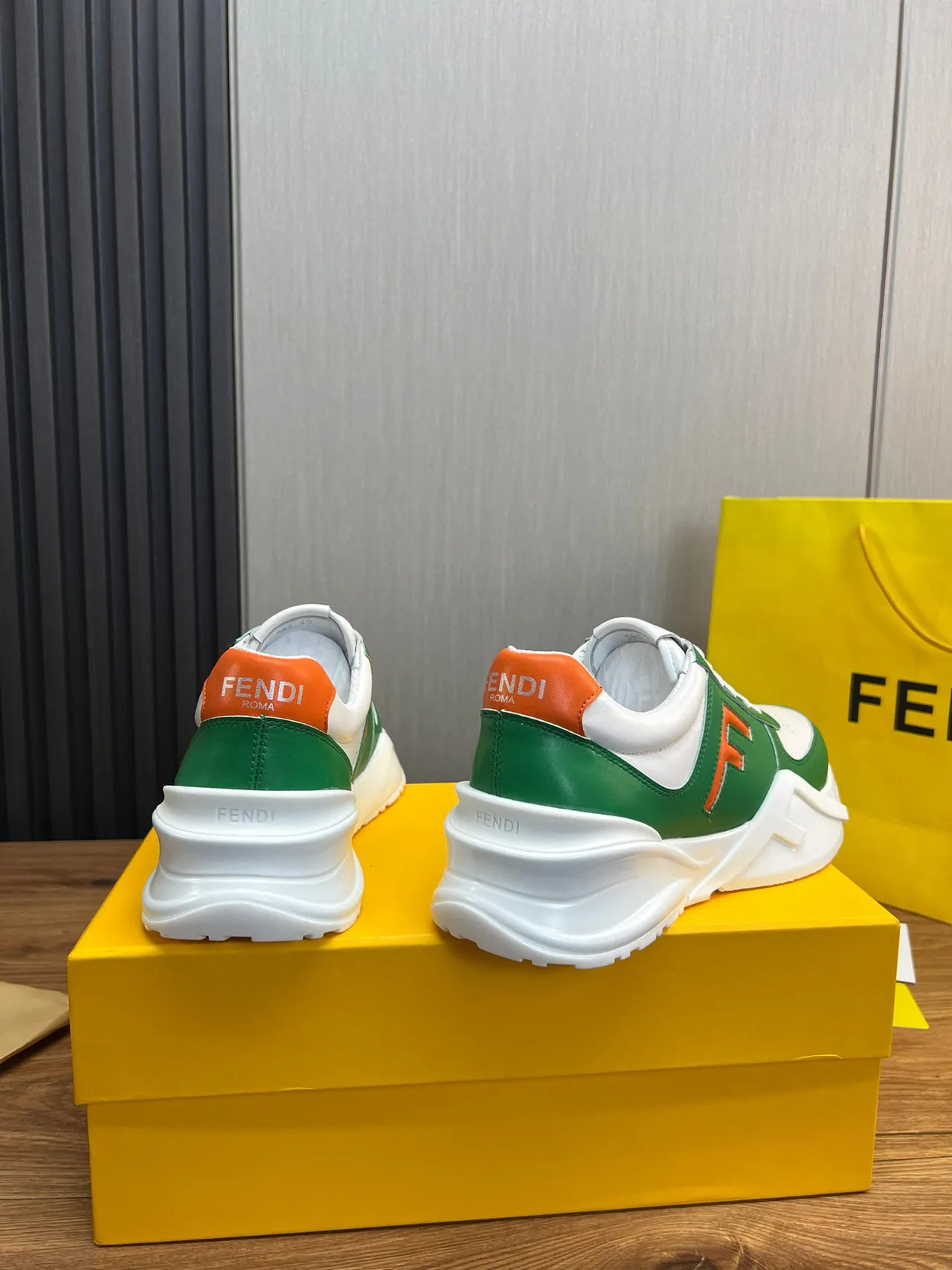 Fendi Verde Branco Sola Esculpida Couro E Superior Perforado Tênis Chunky 4