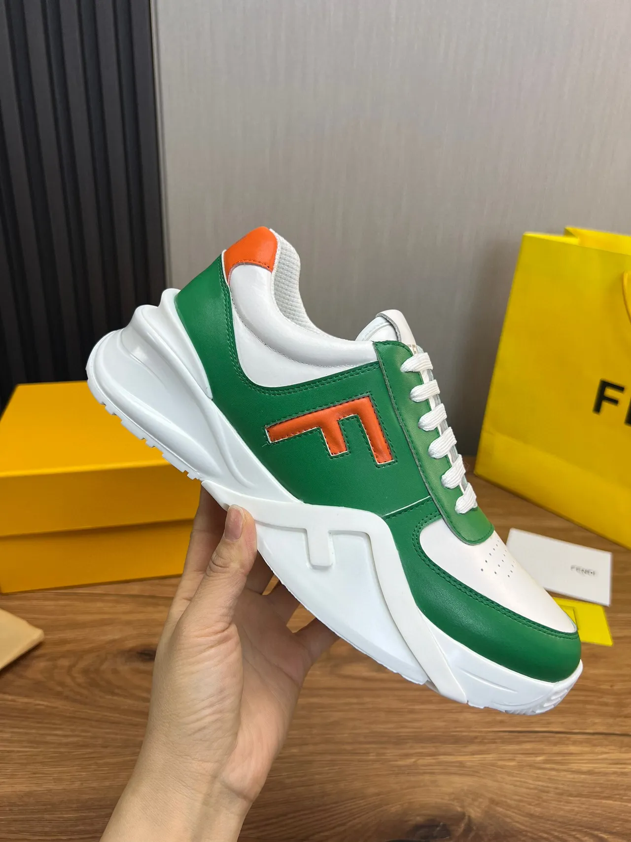 Fendi Verde Branco Sola Esculpida Couro E Superior Perforado Tênis Chunky 6
