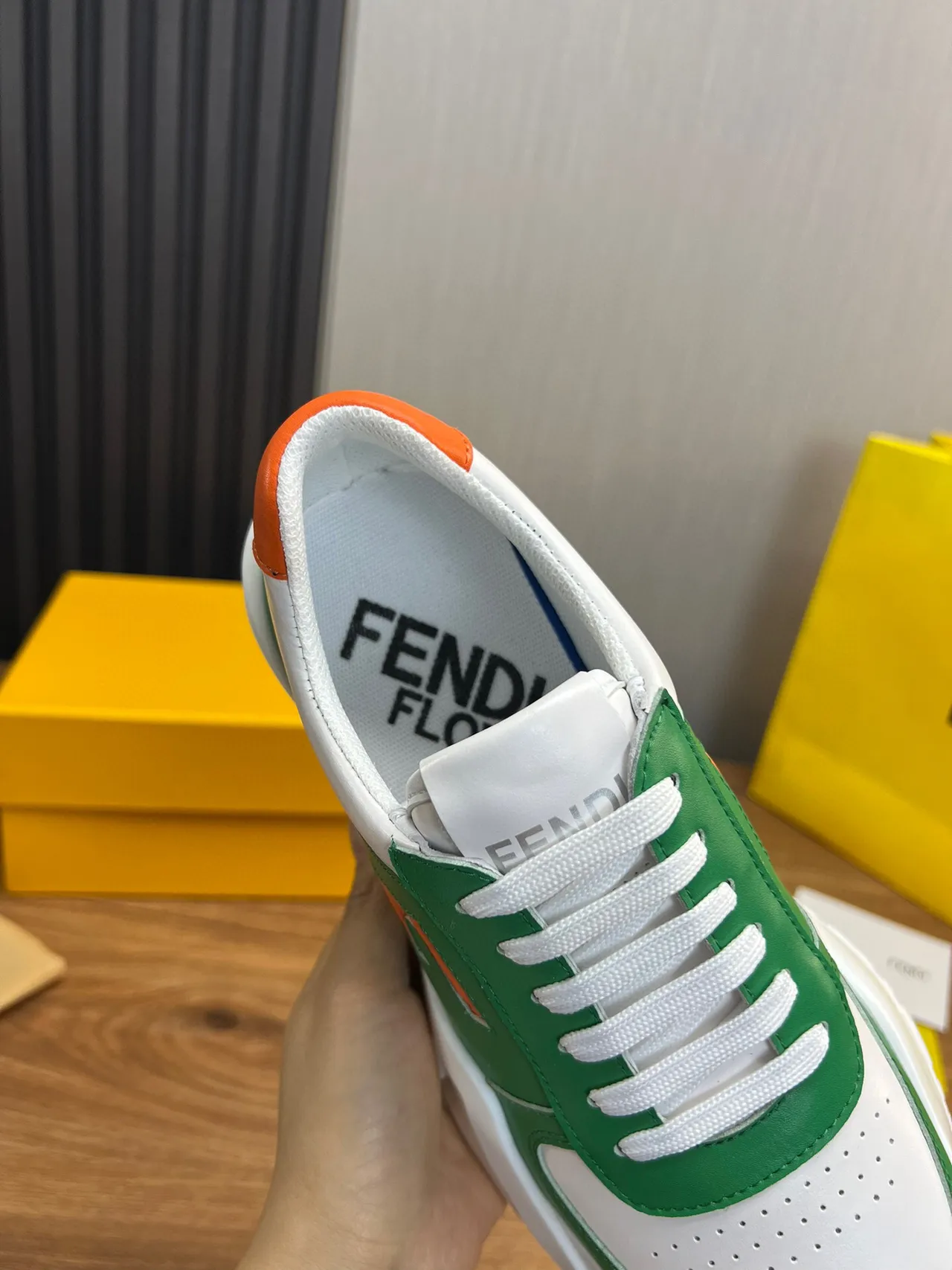 Fendi Verde Branco Sola Esculpida Couro E Superior Perforado Tênis Chunky 7