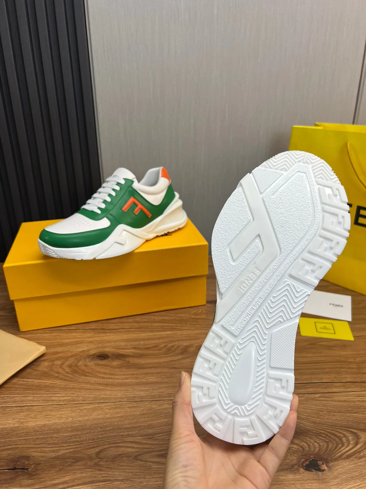 Fendi Verde Branco Sola Esculpida Couro E Superior Perforado Tênis Chunky 8